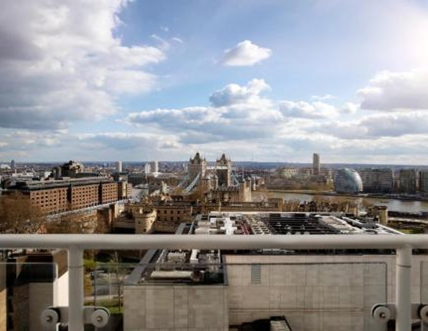 Suite con cama extragrande del hotel Leonardo Royal London City