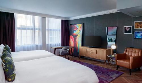 Habitación Executive con 2 camas extragrandes del hotel NYX London Holborn by Leonardo. Foto 3