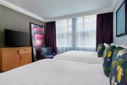 Habitación Executive con 2 camas extragrandes del hotel NYX London Holborn by Leonardo. Foto 4