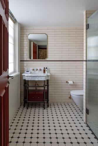 Habitación Superior con cama extragrande del hotel Lancaster Grange. Foto 3