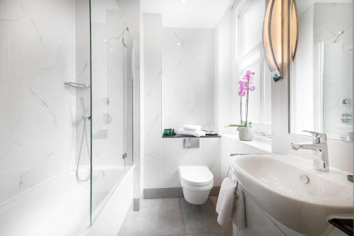 Habitación Triple Confort del hotel Gem Langham Court. Foto 4