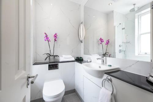 Habitación Triple Confort del hotel Gem Langham Court. Foto 5