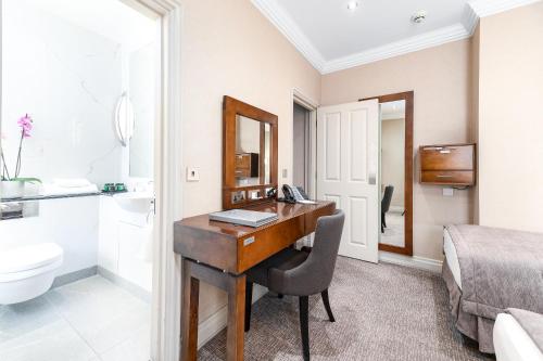 Habitación Triple Confort del hotel Gem Langham Court. Foto 7