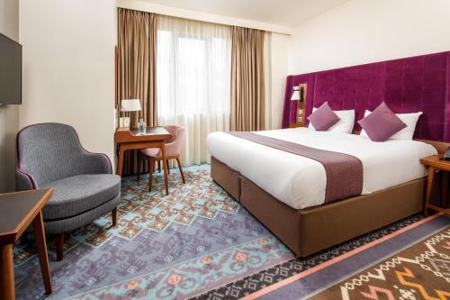 Habitación Superior - 1 cama extragrande del hotel Mercure London Bridge. Foto 1