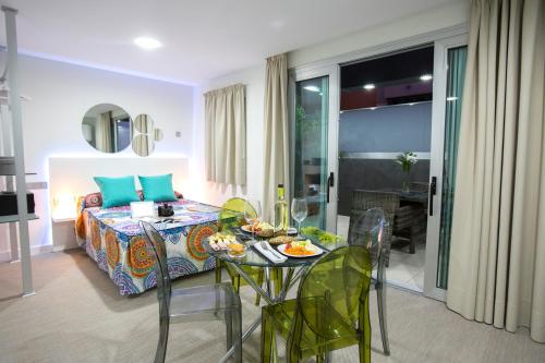 Suite Junior Suite con terraza y ducha exterior del hotel Valentina Beach. Foto 8