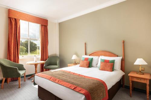 Habitación Doble Estándar con vistas al jardín del hotel Coulsdon Manor and Golf Club. Foto 5