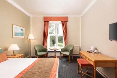 Habitación Doble Estándar con vistas al jardín del hotel Coulsdon Manor and Golf Club. Foto 6