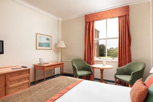 Habitación Doble Estándar con vistas al jardín del hotel Coulsdon Manor and Golf Club. Foto 8