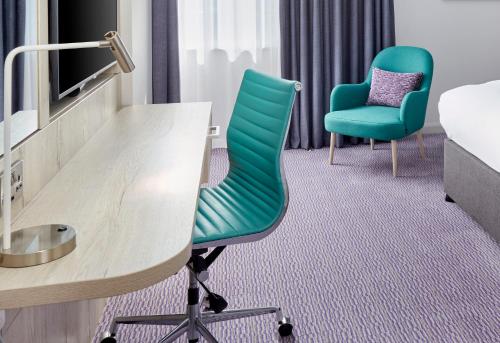 Habitación Superior con cama extragrande del hotel Leonardo London Croydon. Foto 2