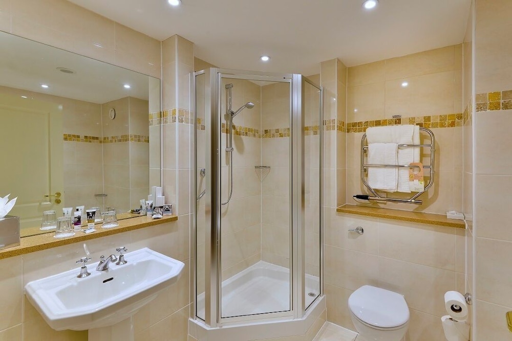 Habitación Privilegio con 1 cama King Size del hotel Mercure Manchester Norton Grange and Spa. Foto 10