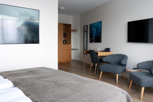 Habitación Doble con vistas al río - Cama extragrande del hotel Selfoss. Foto 8