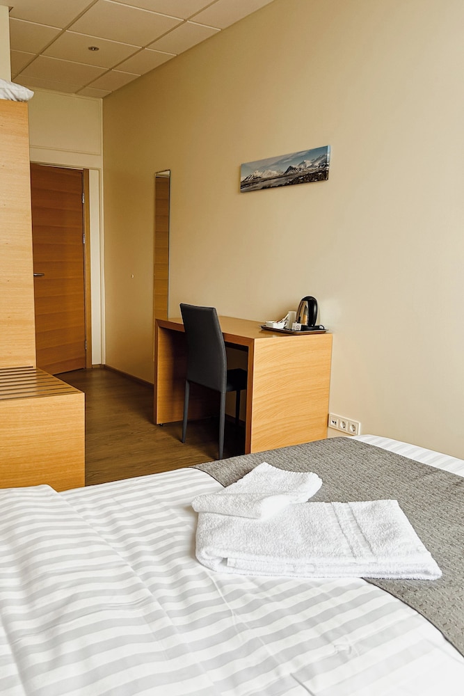 Habitación estándar con 1 cama doble o 2 individuales, baño privado del hotel Jökull. Foto 1