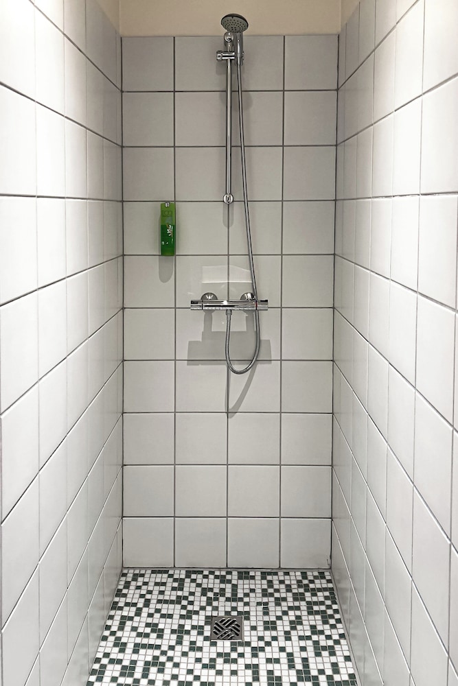 Habitación estándar con 1 cama doble o 2 individuales, baño privado del hotel Jökull. Foto 7