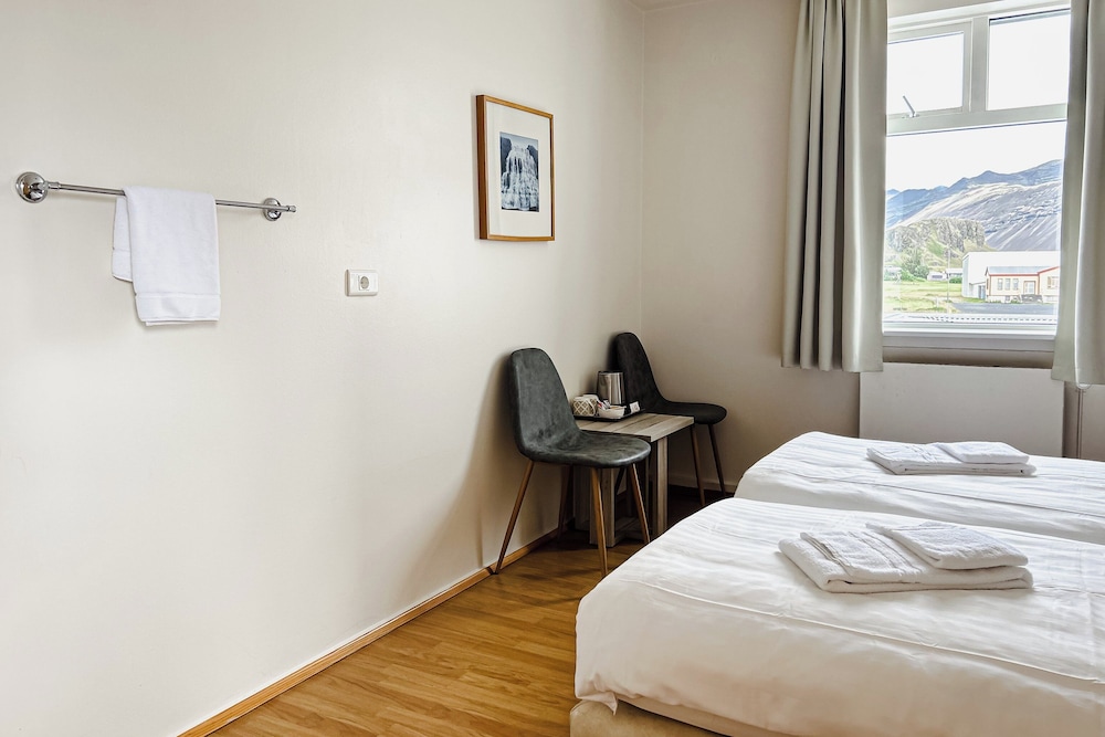 Habitación económica con 1 cama doble o 2 individuales, baño compartido del hotel Jökull. Foto 2