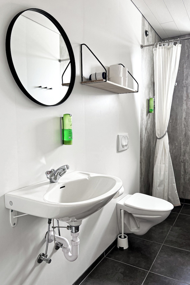 Habitación económica con 1 cama doble o 2 individuales, baño compartido del hotel Jökull. Foto 6