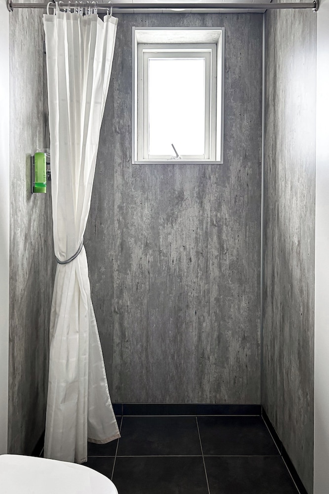 Habitación económica con 1 cama doble o 2 individuales, baño compartido del hotel Jökull. Foto 7