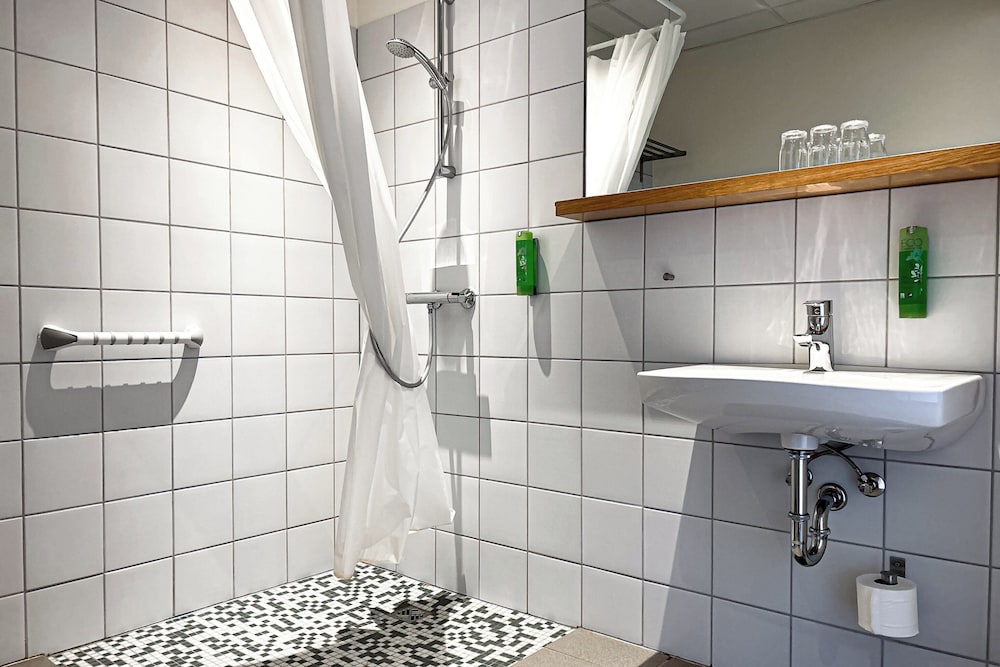Habitación triple, baño privado del hotel Jökull. Foto 9