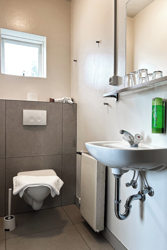 Habitación triple, baño privado del hotel Jökull. Foto 11