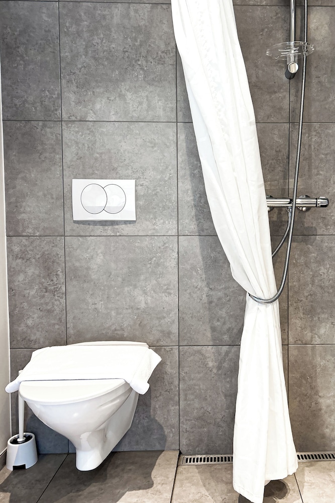Habitación triple, baño privado del hotel Jökull. Foto 13