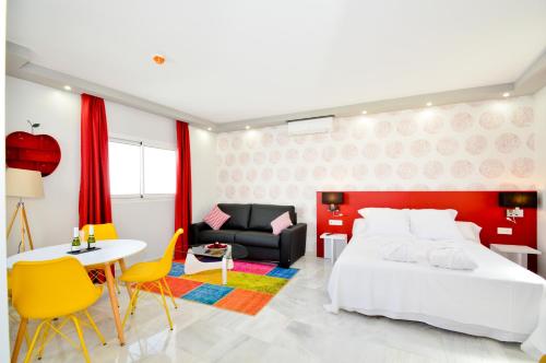 Estudio ático con terraza privada del hotel The Zentral Arenal Suites. Foto 6