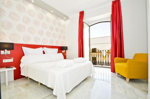 Apartamento Superior con balcón del hotel The Zentral Arenal Suites. Foto 3