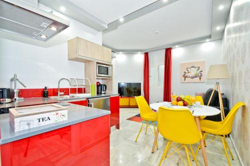 Apartamento Superior con balcón del hotel The Zentral Arenal Suites. Foto 4
