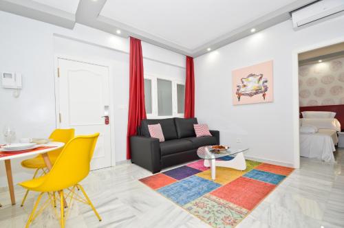 Apartamento de 1 dormitorio con sofá cama del hotel The Zentral Arenal Suites. Foto 4