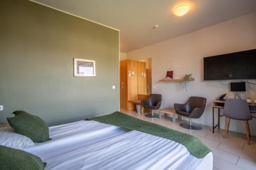 Habitación Doble Superior con balcón - 1 o 2 camas del hotel Laki. Foto 8