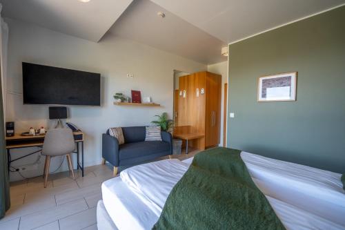Habitación Doble Deluxe con vistas a la montaña - 1 o 2 camas del hotel Laki. Foto 2