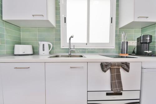 Habitación Doble Pequeña del hotel Palm Suites (formerly Calypso Oasis). Foto 10