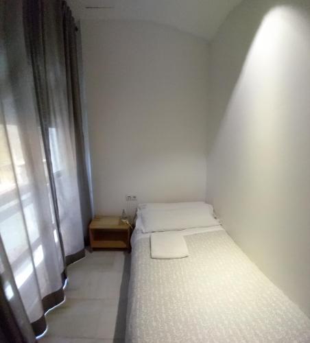 Habitación Individual con baño compartido del hotel Central Sevilla. Foto 9
