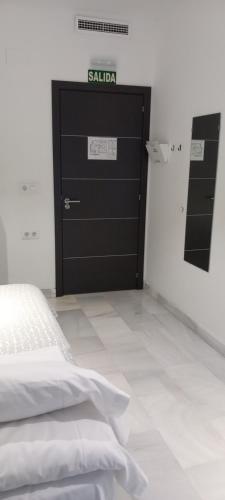Habitación Individual con baño compartido del hotel Central Sevilla. Foto 14