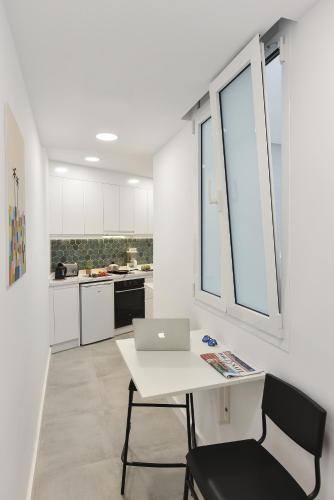 Estudio Superior del hotel Don Carlos. Foto 1