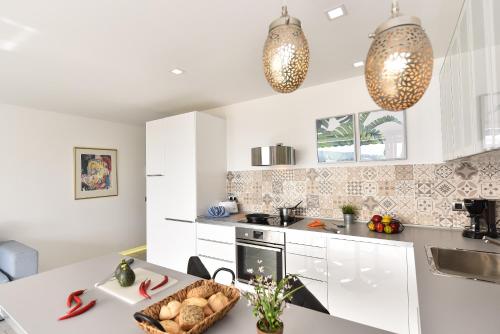 Apartamento con terraza y vistas al mar del hotel Don Carlos. Foto 4