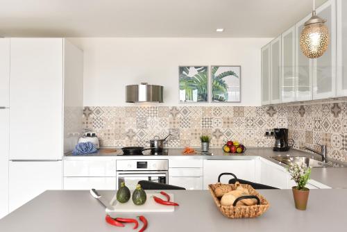 Apartamento con terraza y vistas al mar del hotel Don Carlos. Foto 5