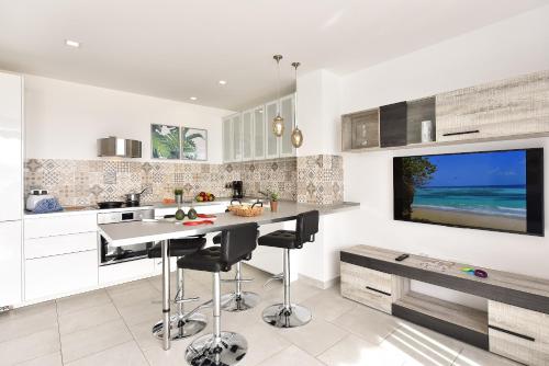 Apartamento con terraza y vistas al mar del hotel Don Carlos. Foto 6