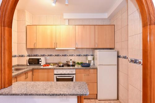 Apartamento Estándar con terraza y vistas al mar del hotel Don Carlos. Foto 1