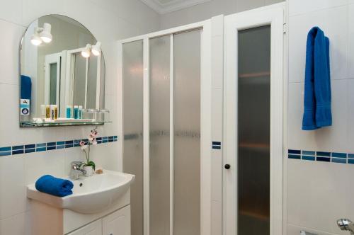 Apartamento Estándar con terraza y vistas al mar del hotel Don Carlos. Foto 9