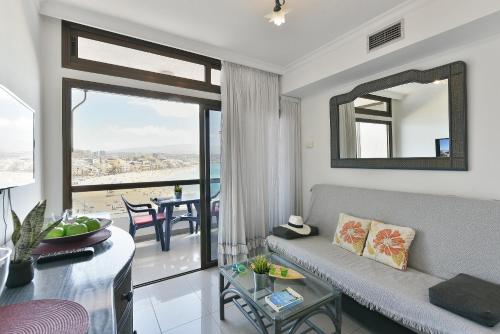 Apartamento Estándar con terraza y vistas al mar del hotel Don Carlos. Foto 15