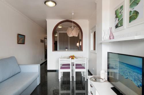 Apartamento Superior con terraza y vistas al mar del hotel Don Carlos. Foto 6