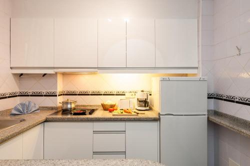 Apartamento Superior con terraza y vistas al mar del hotel Don Carlos. Foto 9