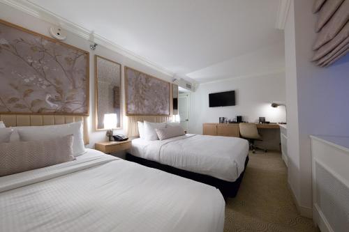 Habitación con 2 camas grandes del hotel Warwick Allerton - Chicago. Foto 2