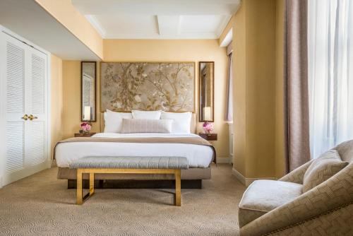 Habitación con cama extragrande. del hotel Warwick Allerton - Chicago