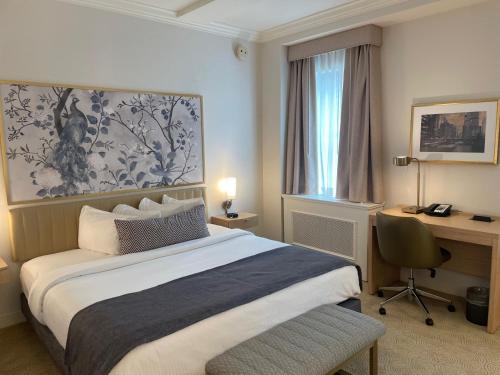 Habitación con cama extragrande. del hotel Warwick Allerton - Chicago. Foto 6