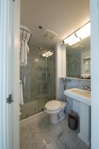 Habitación con 2 camas grandes del hotel Warwick Allerton - Chicago. Foto 7