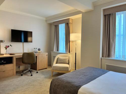 Habitación con cama extragrande. del hotel Warwick Allerton - Chicago. Foto 7