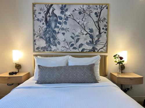 Habitación con cama extragrande. del hotel Warwick Allerton - Chicago. Foto 9