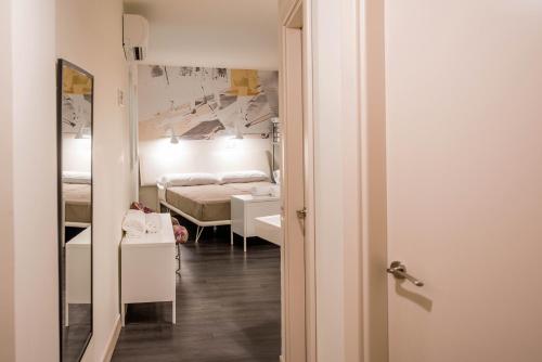 Habitación Familiar del hotel Room Select Sol. Foto 1