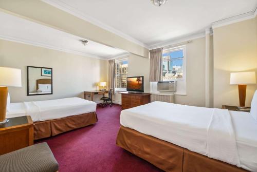 Habitación adaptada para personas de movilidad reducida - 2 camas dobles - No fumadores del hotel Travelodge By Wyndham Downtown Chicago