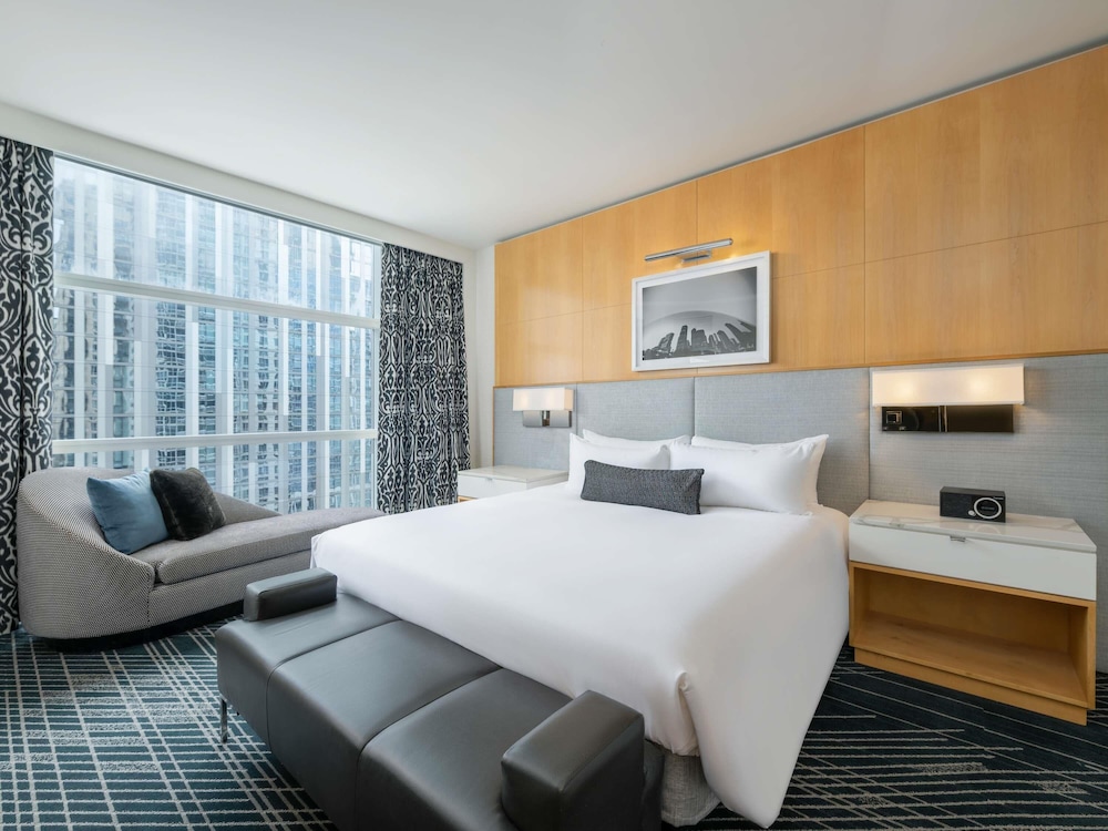 SIGNATURE SUITE 1 CAMA KING del hotel Sofitel Chicago Magnificent Mile